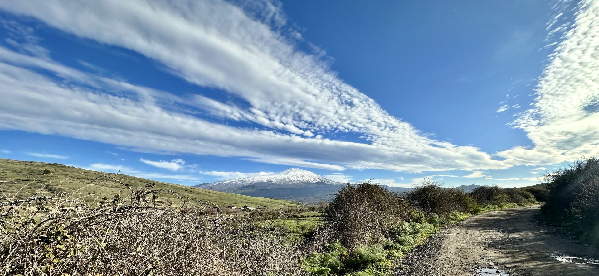 Foto dell' Etna innevata durante una escursione in mountainibke 